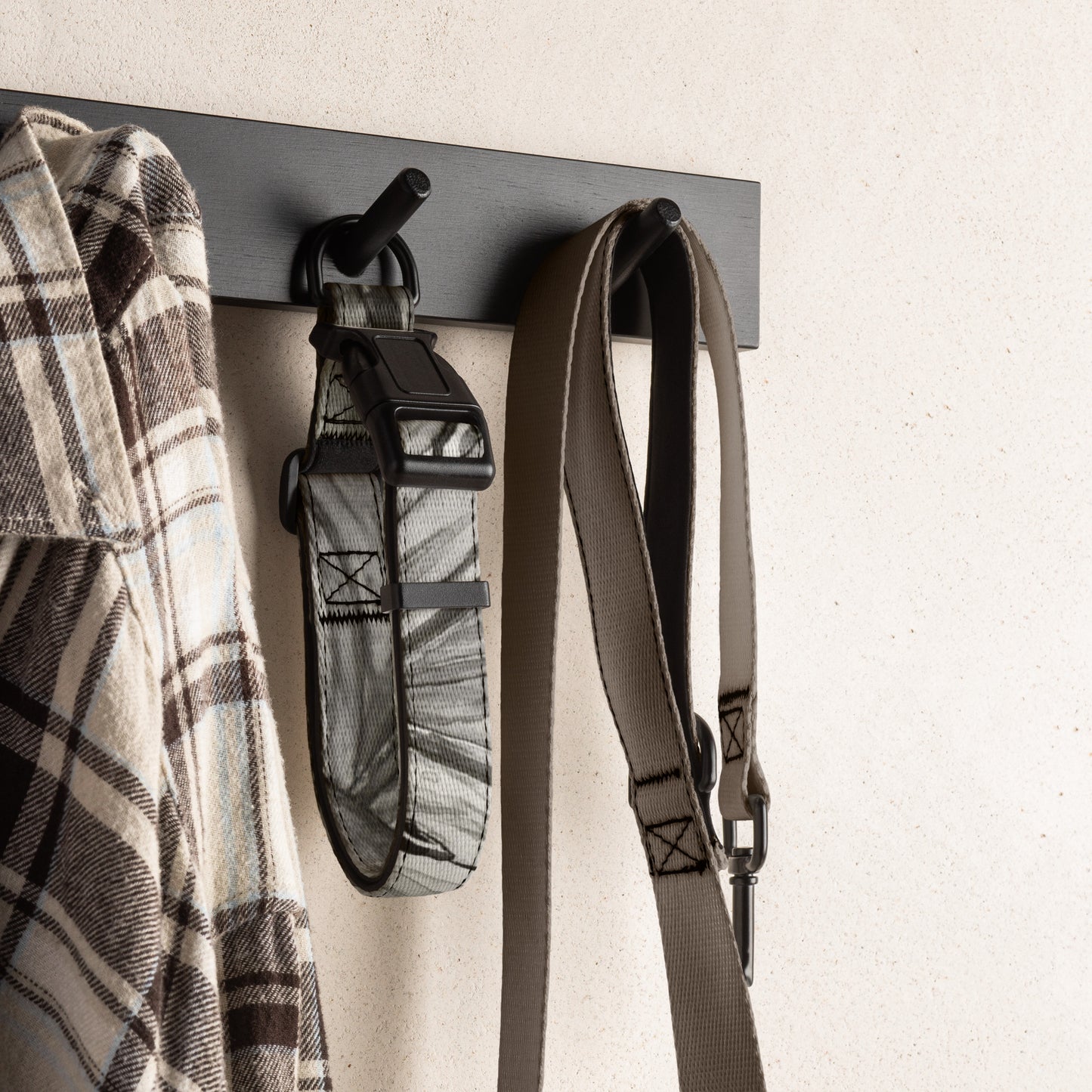 Floral Elegance Pet Collar: Monochrome Lily Artwork Design