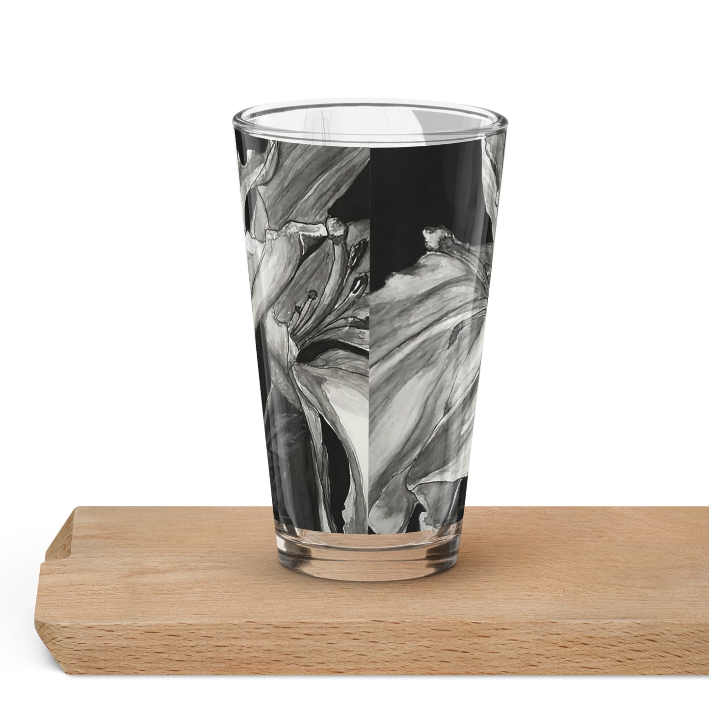 Floral Elegance: Lily Flower Design Shaker Pint Glass