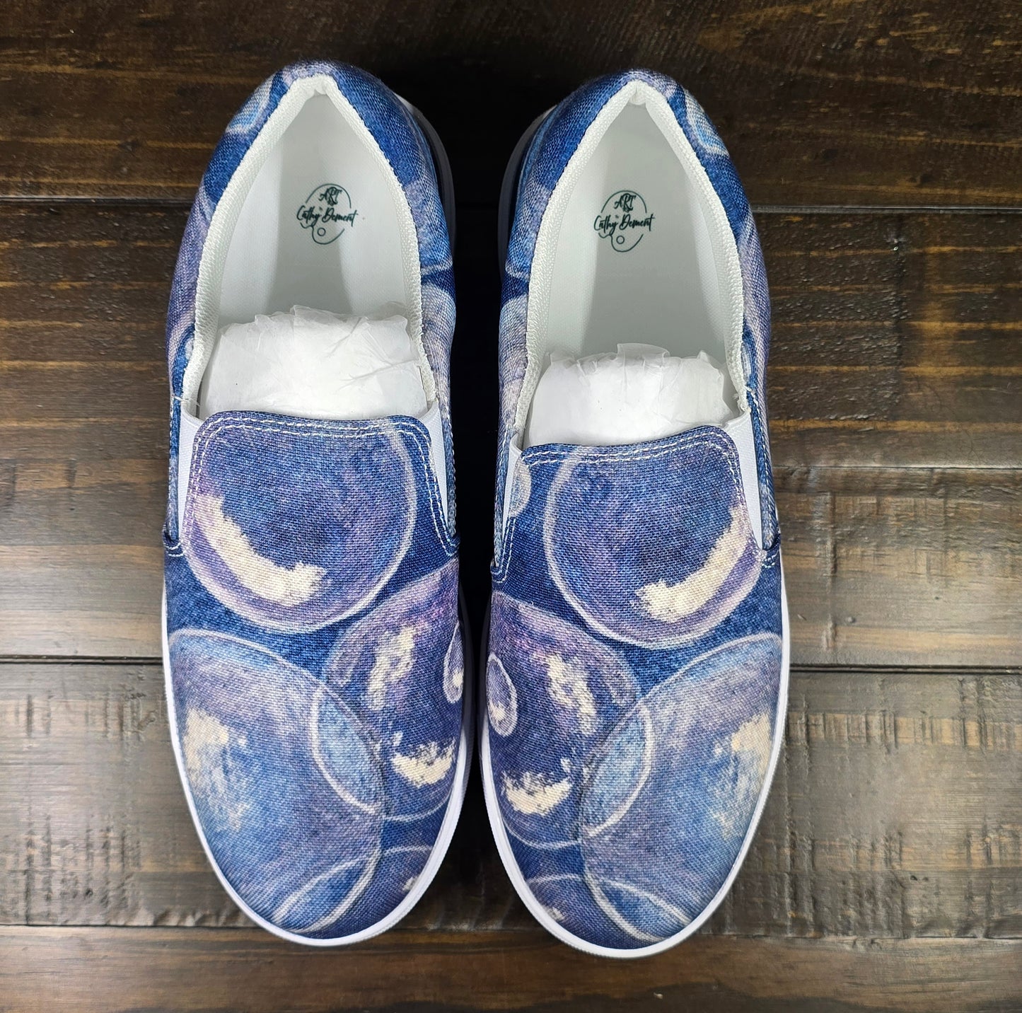 Women’s Slip-on Canvas Shoes - Tranquil Reflections: Blue and White Bubble Artwork Design