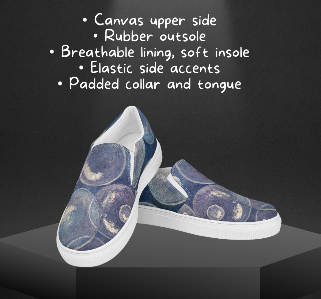 Tranquil Reflections: Blue and White Bubble Artwork Design Women’s Slip-on Canvas Shoes