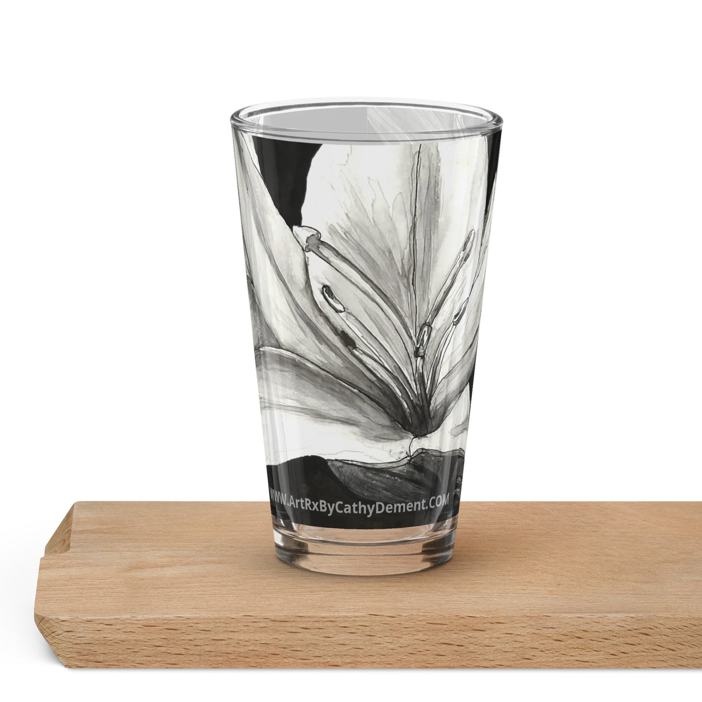 Floral Elegance: Lily Flower Design Shaker Pint Glass